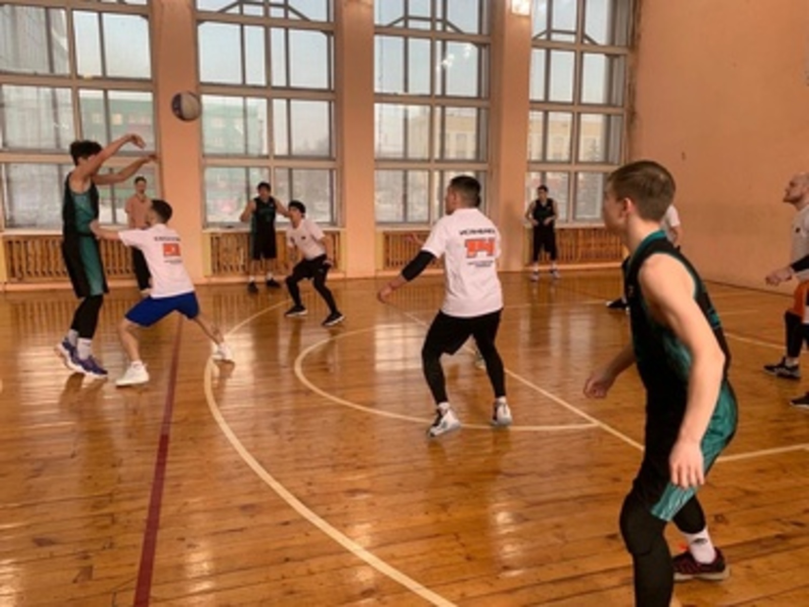 В Учалинском районе прошел турнир по баскетболу памяти баскетболиста и баскетбольного судьи Дмитрия Лебедева