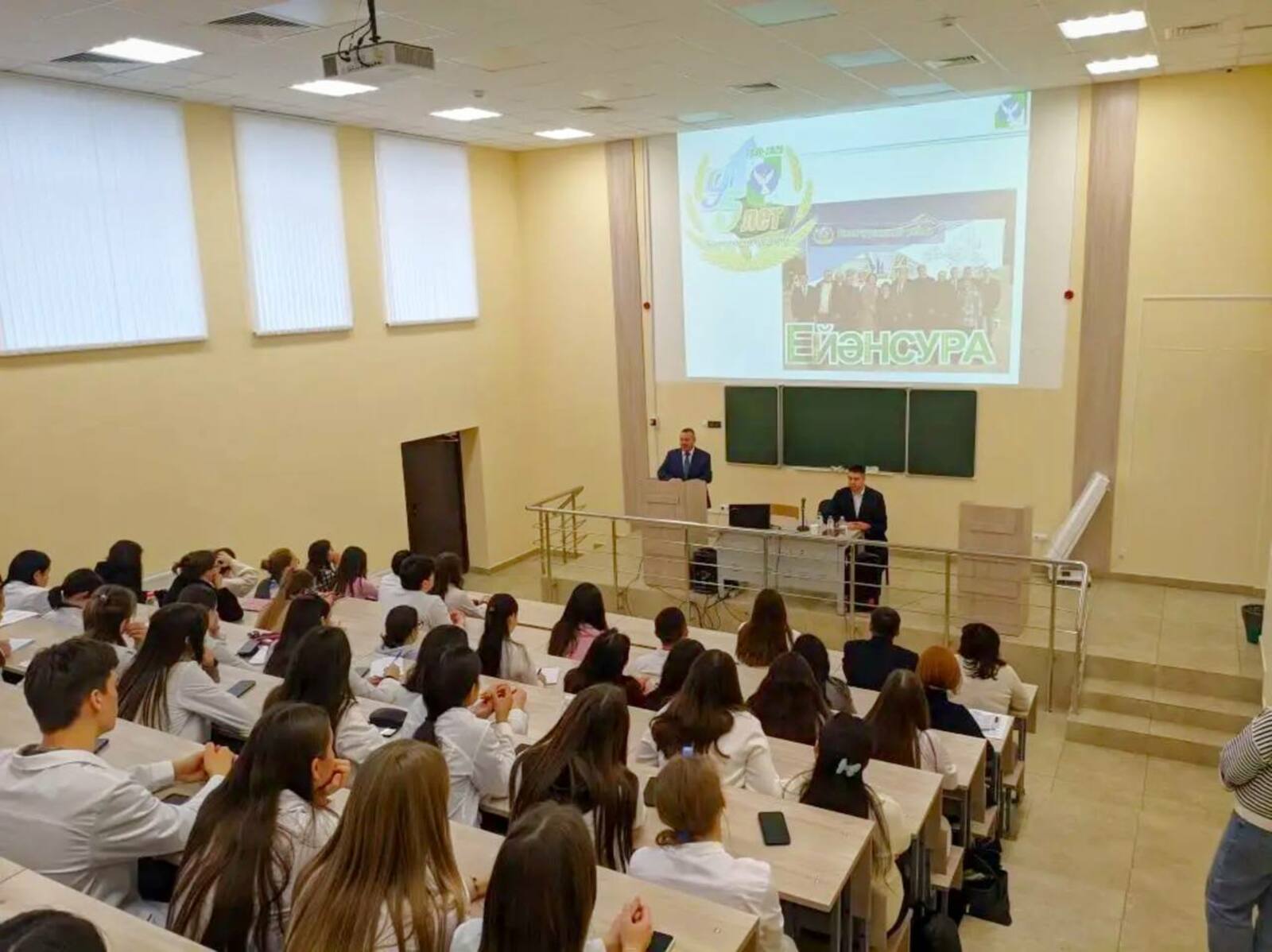 Глава Зианчуринского района и главврач больницы встретились со студентами БГМУ