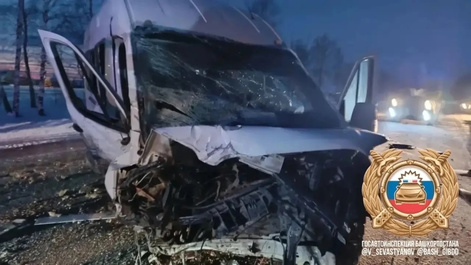В Башкирии сотрудники Госавтоинспекции работают на месте ДТП с двумя погибшими
