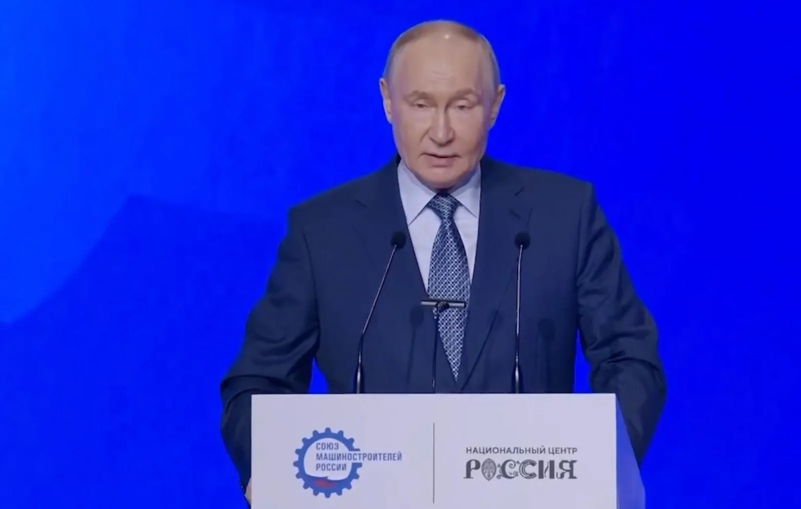 Путин призвал анализировать зарубежный опыт для внедрения инноваций