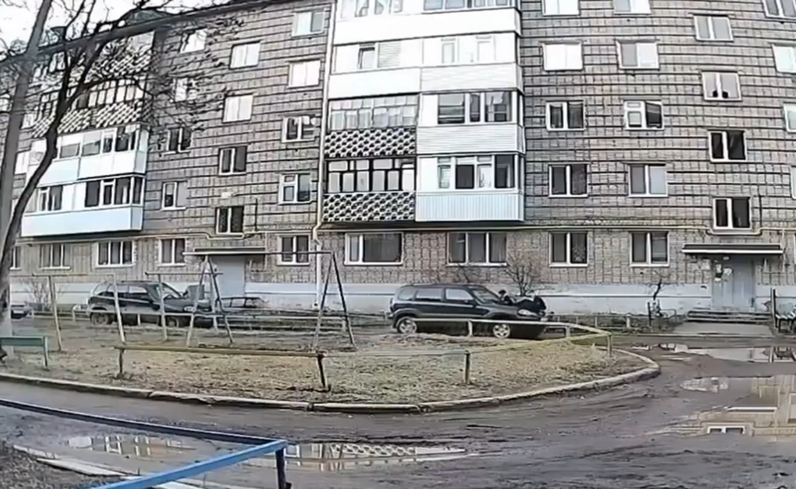 В Нефтекамске студенты-экстремалы прокатились на капоте «Шевроле Нива»