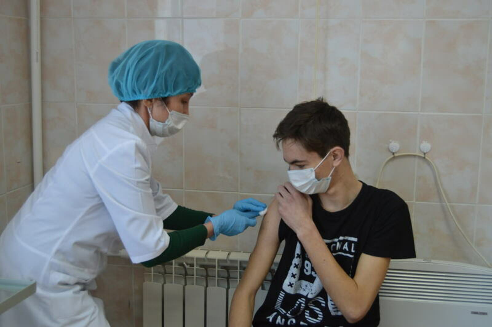 Вакцинация подростков в Башкирии: как переносят прививку дети