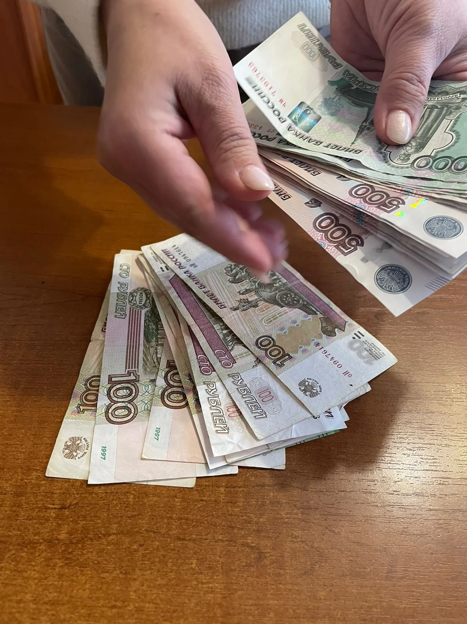 Подросток-курьер помог мошенникам обмануть жителя Башкирии