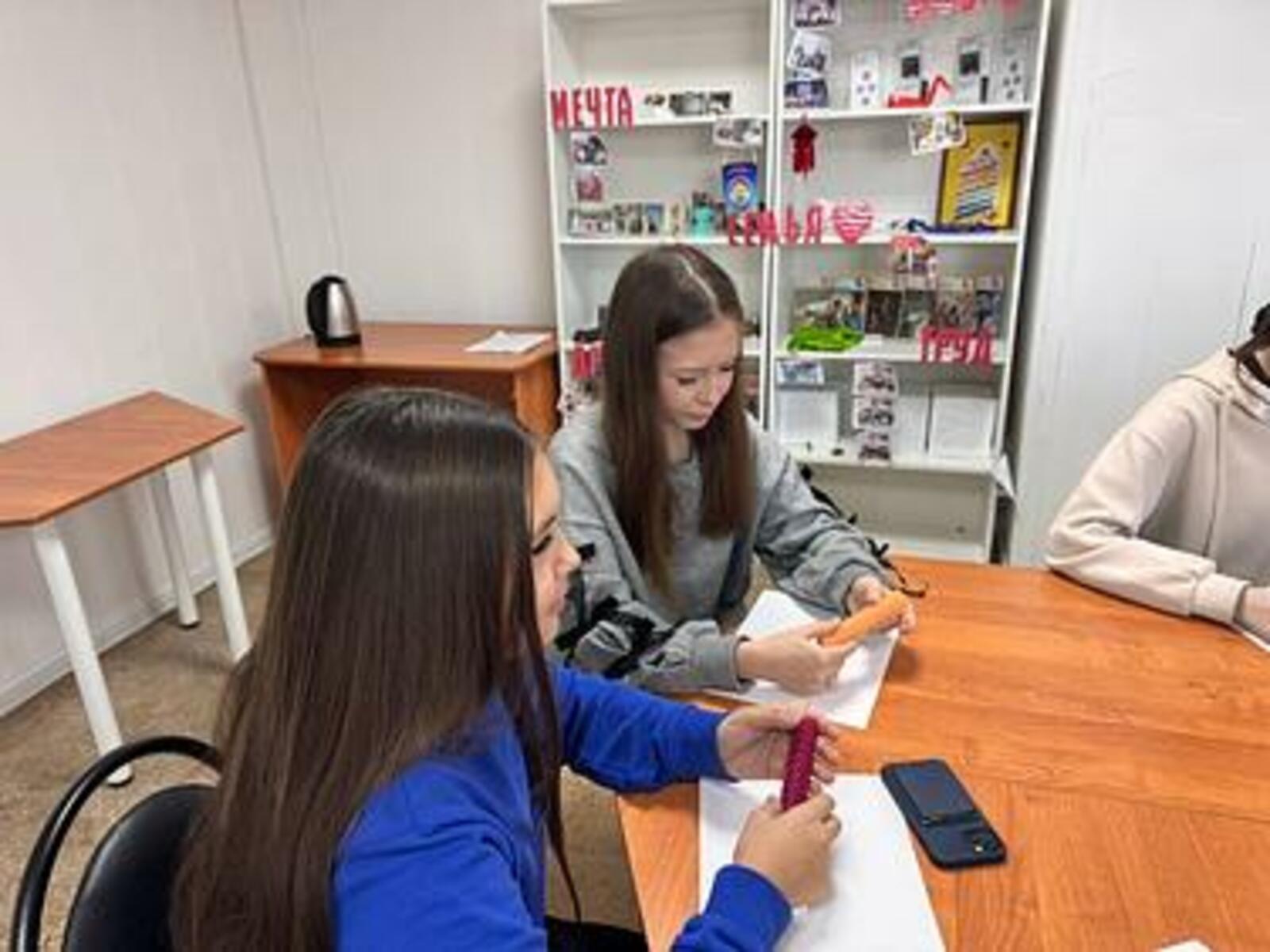 В Туймазинском районе активисты «Движения Первых» создали рождественские свечи