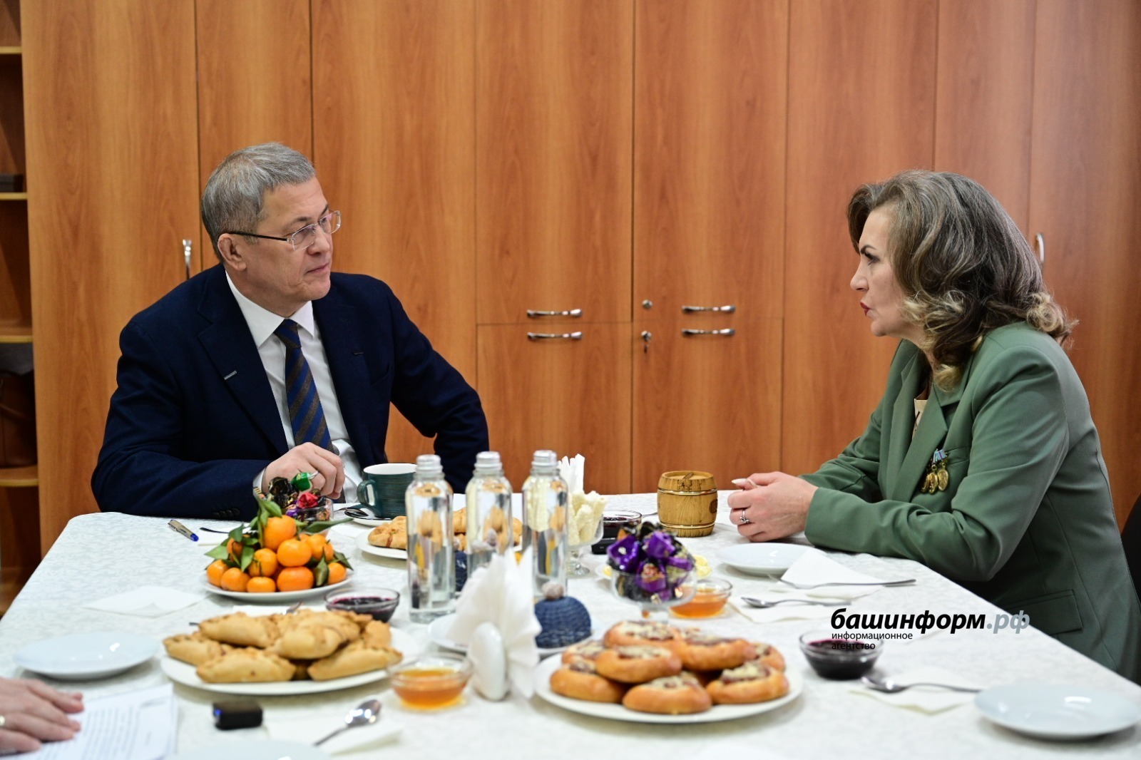 Глава Башкирии навестил маму погибшего Героя России Максима Рыбакова