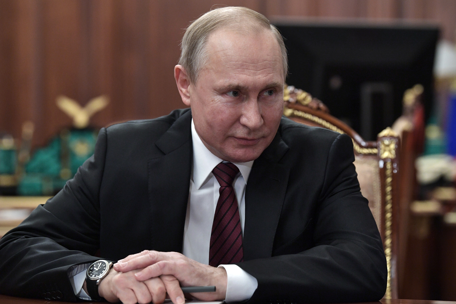 Путин пригласил в Россию президента Алжира