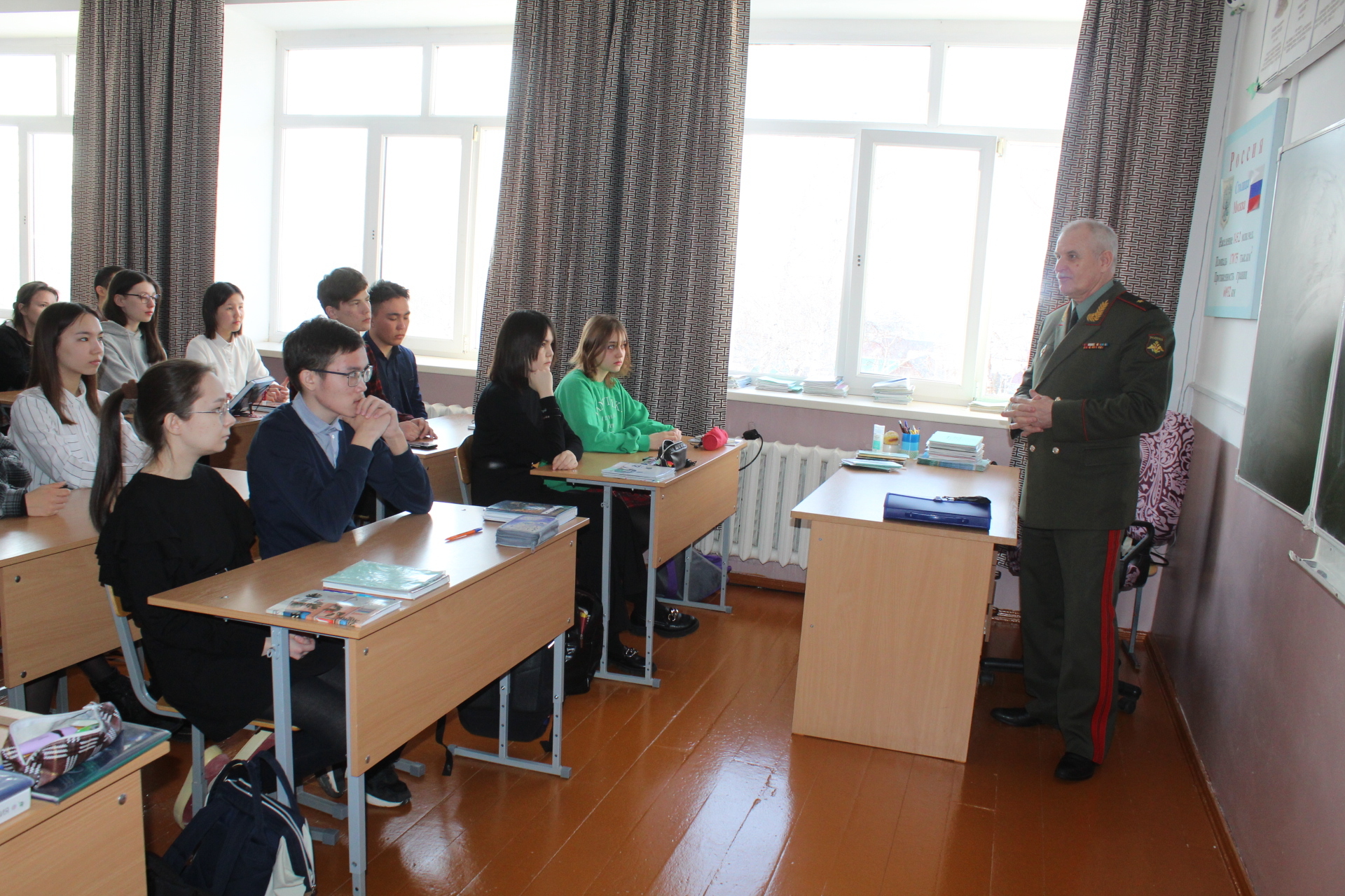 В Башкирии генерал-майор встретился со школьниками