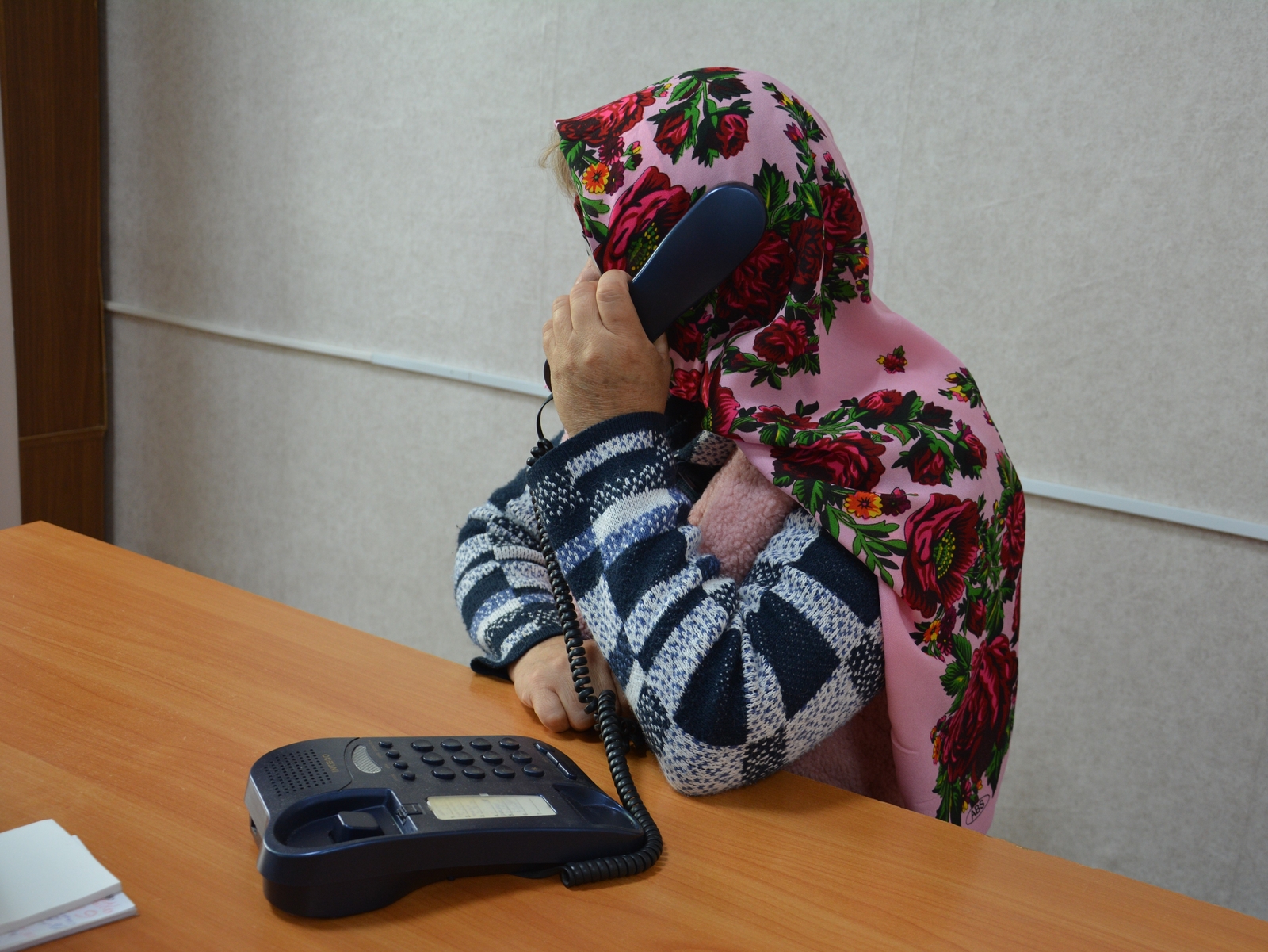 Бабушка перевела мошенникам 500000 рублей, спасая якобы попавшего в беду внука