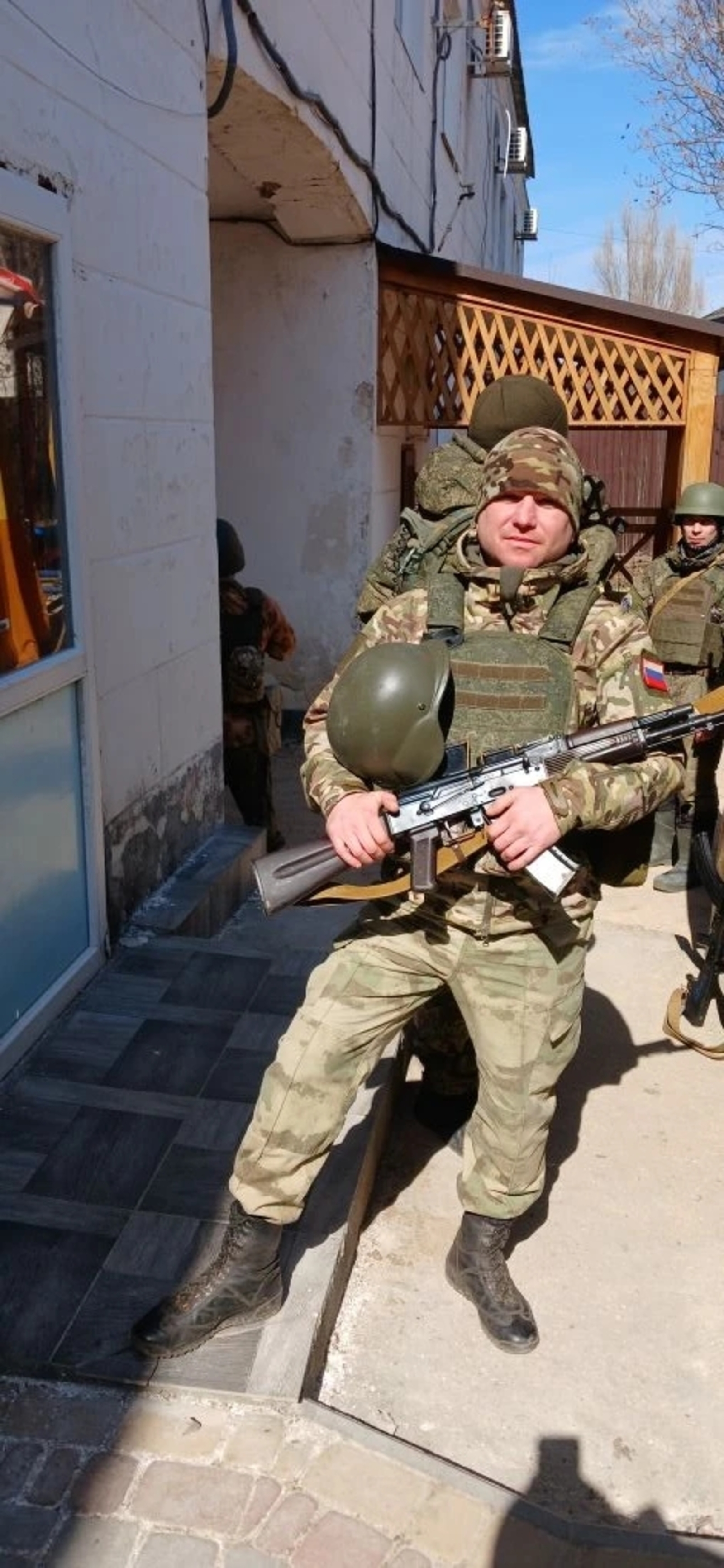 Жизнь между миром и войной