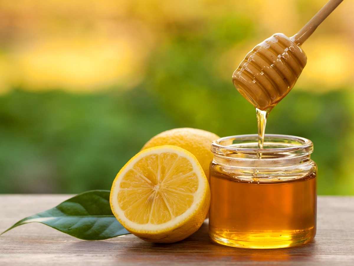 Мёд и лимон помогут справиться с простудой