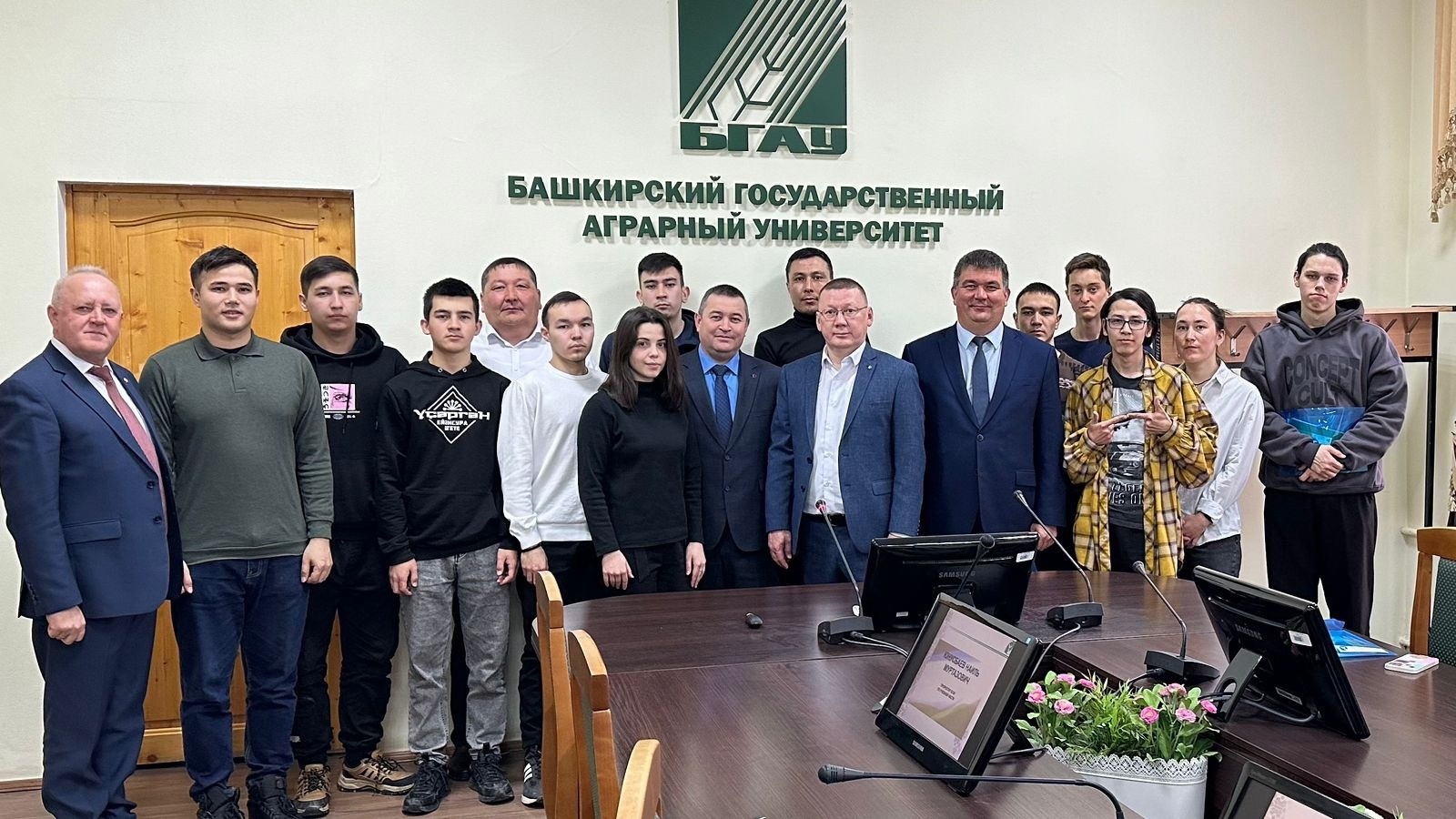 Глава района Башкирии встретился со студентами