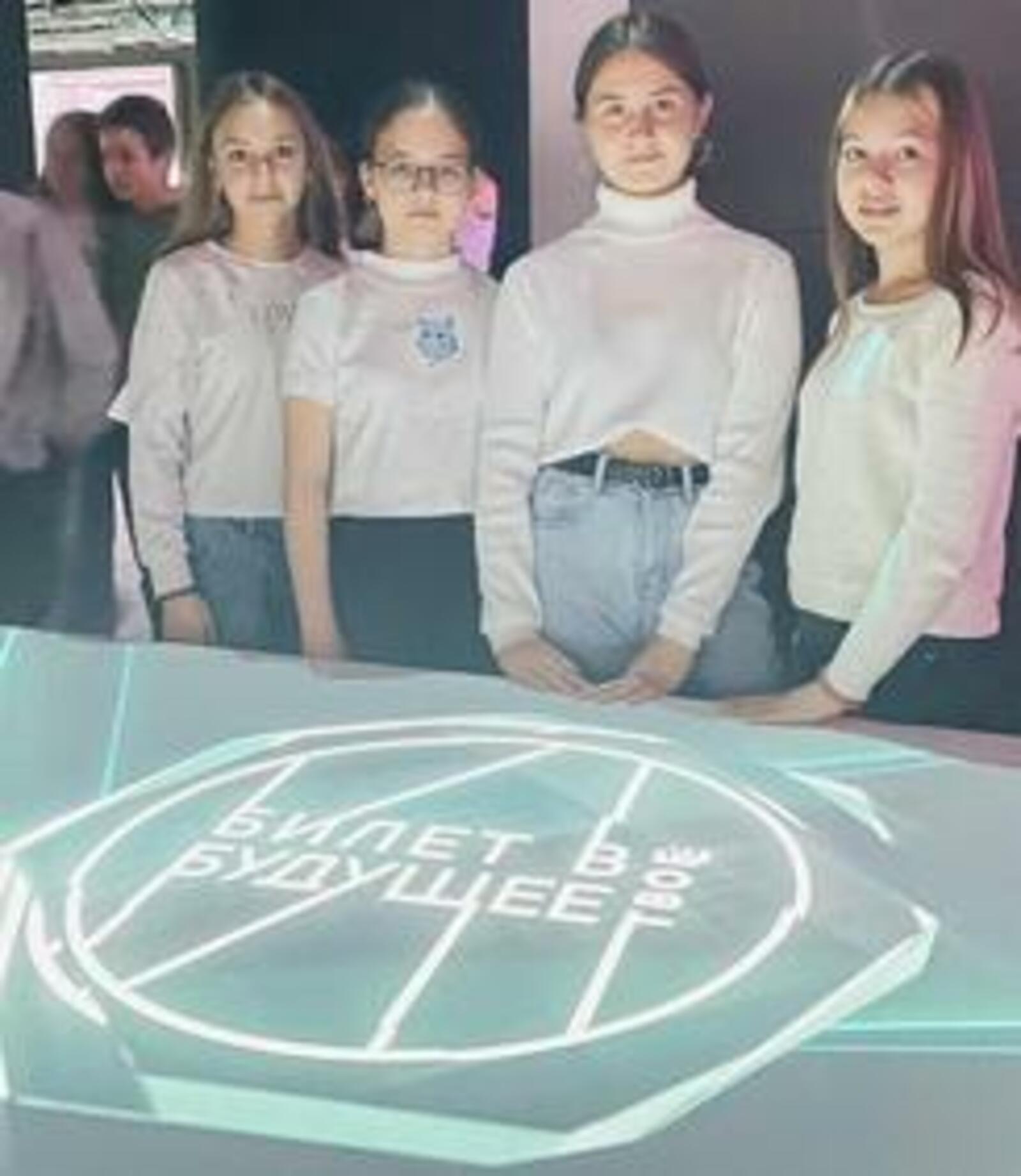 Ученики школы №1 села Чекмагуш Республики Башкортостан приняли участие в мультимедийной выставке «Лаборатория будущего»