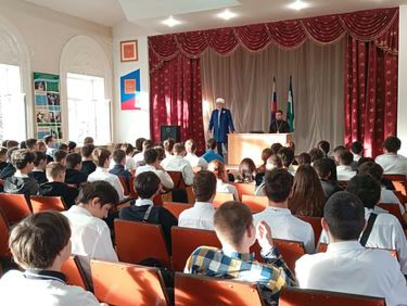 Студенты Октябрьского встретились с представителями духовенства