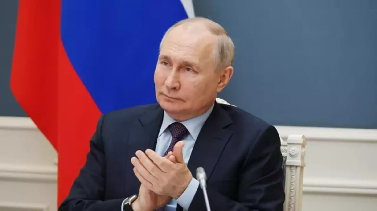 Путину доверяют 80,9 процента россиян, показал опрос ВЦИОМ