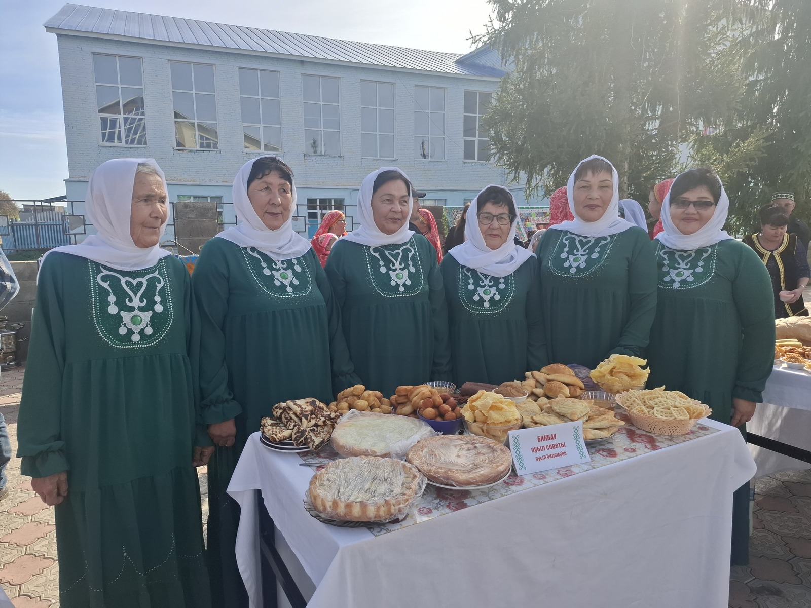 Радий Хабиров поздравил жителей Башкирии с Днём Республики