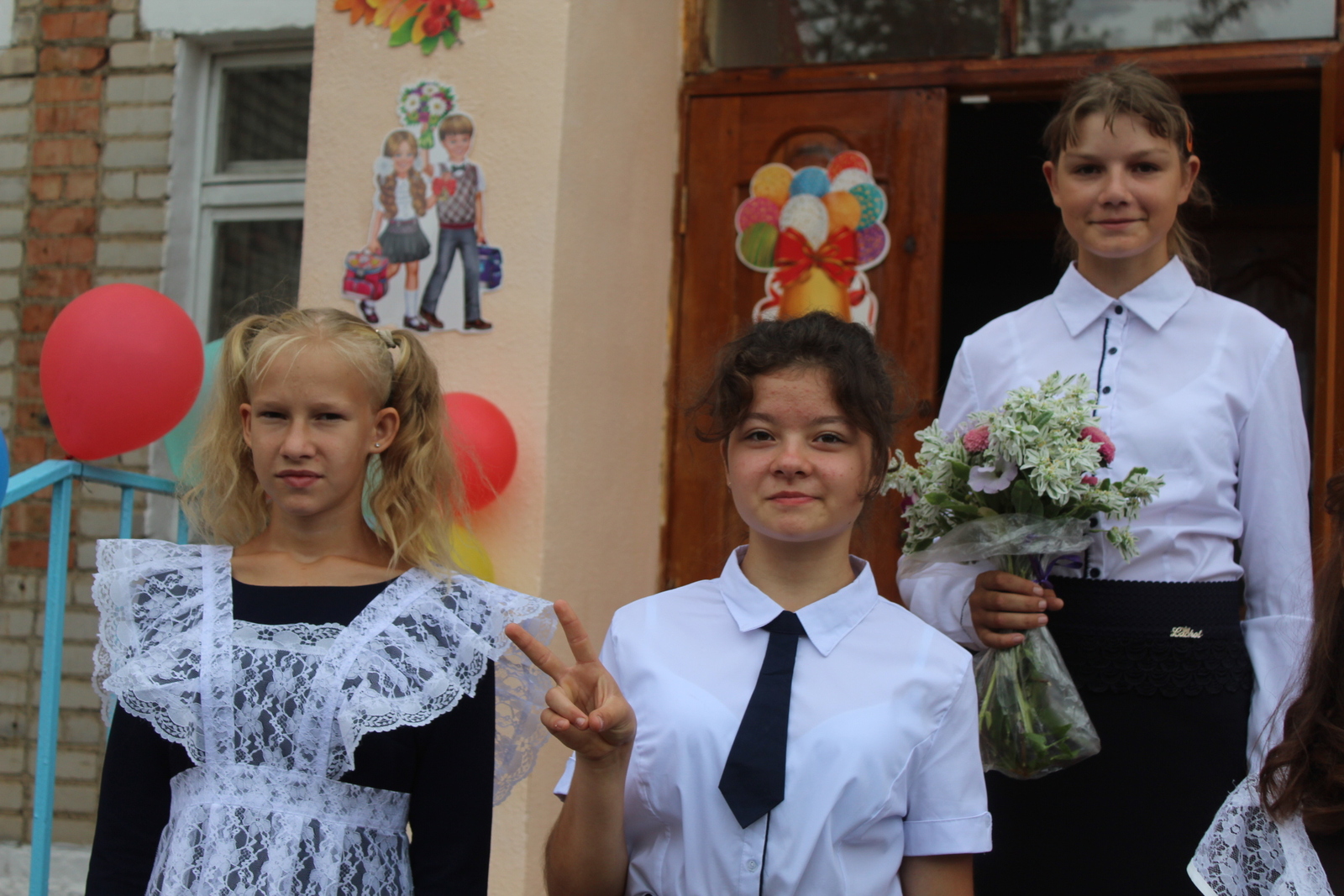 Госдума приняла решение о ежегодной выплате десяти тысяч рублей школьникам