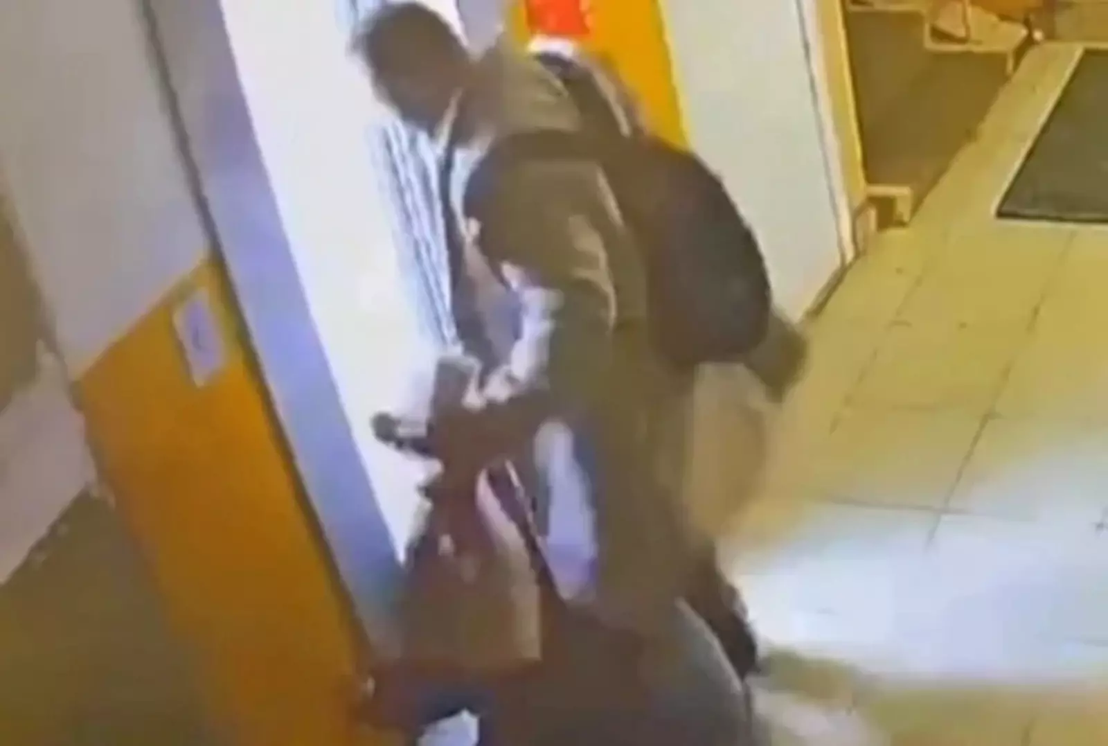 «Мы в шоке»: уфимец объяснил причину избиения своей девушки в лифте
