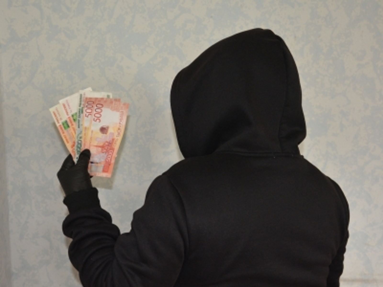 Туймазинка лишилась почти 360 тысяч рублей, поверив обещаниям легкого заработка