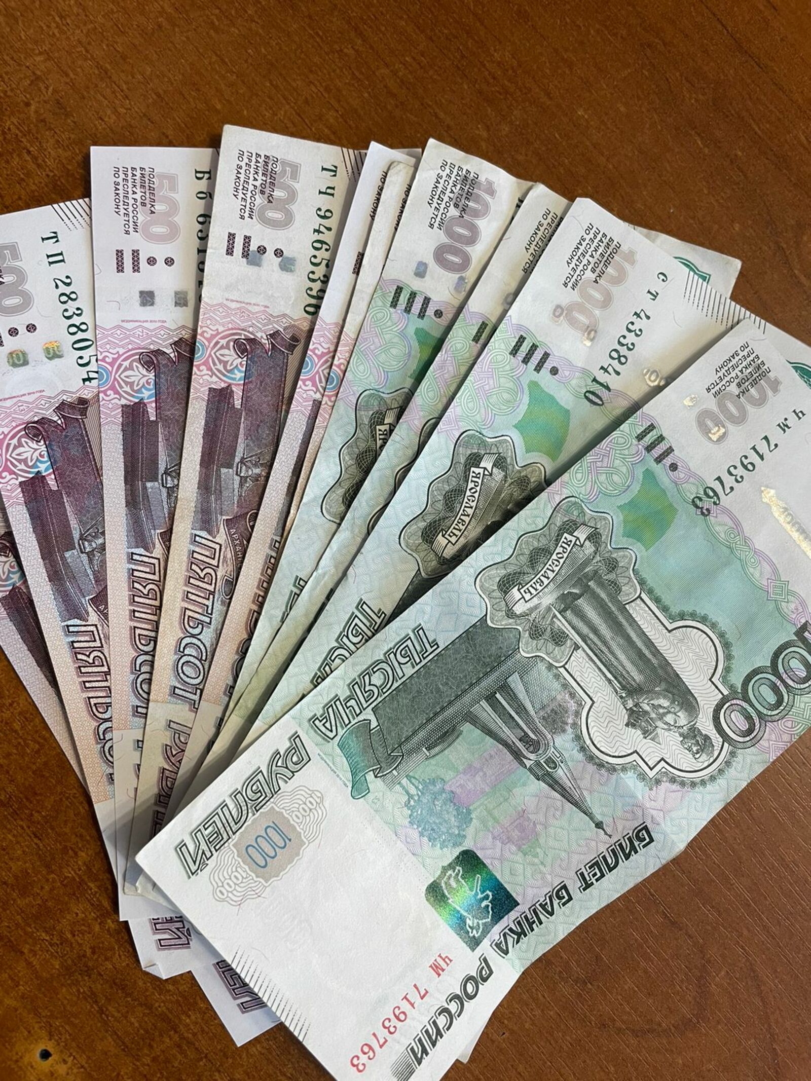Россияне получили в апреле специальную социальную выплату в увеличенном размере