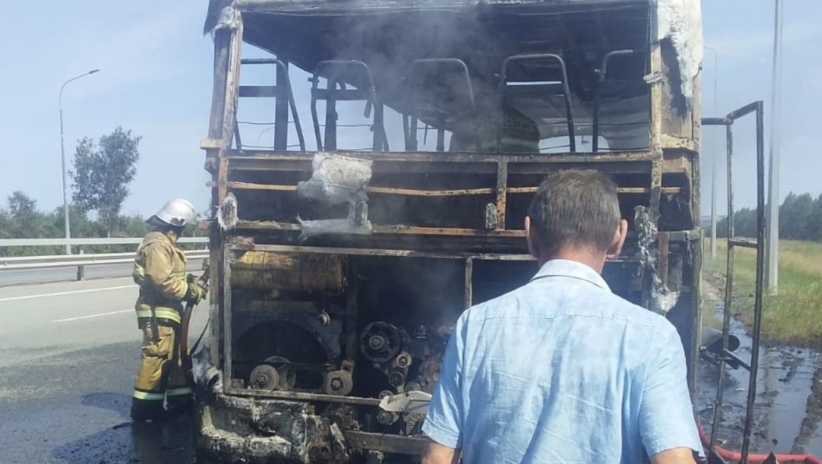 В Башкирии автобус с пассажирами загорелся во время движения