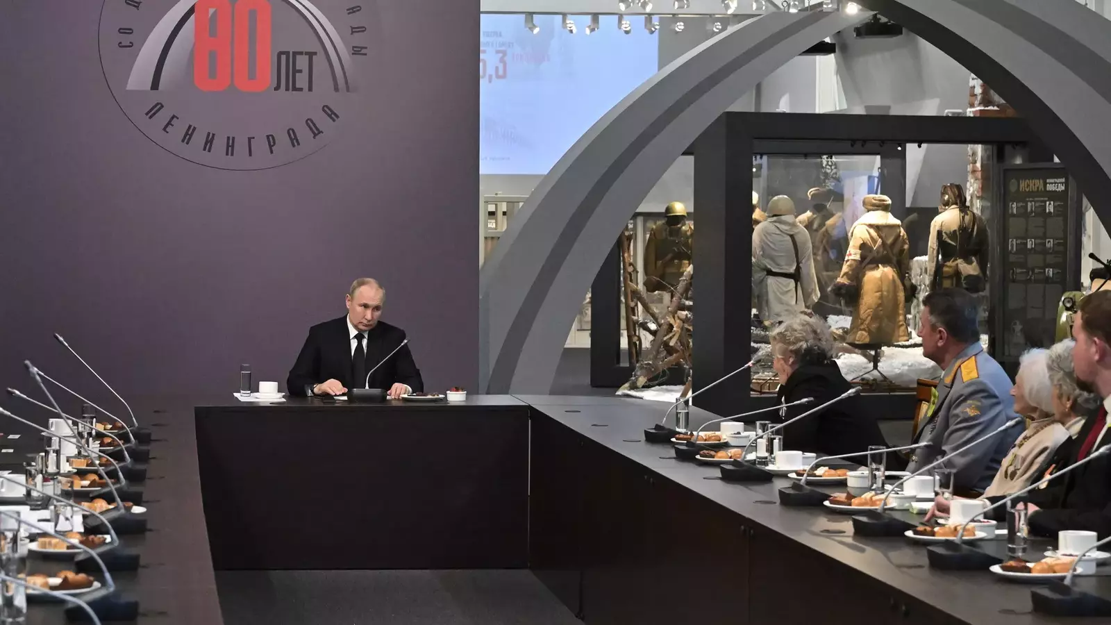 Путин призвал сохранять историческую память