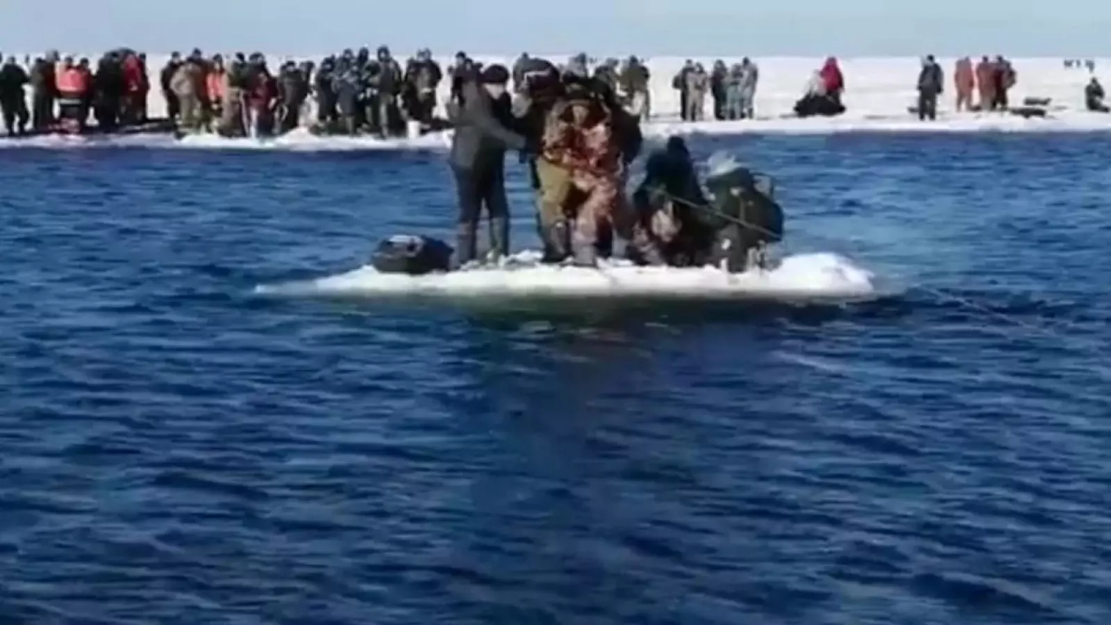 В Башкирии под лед провалились 2 рыбака