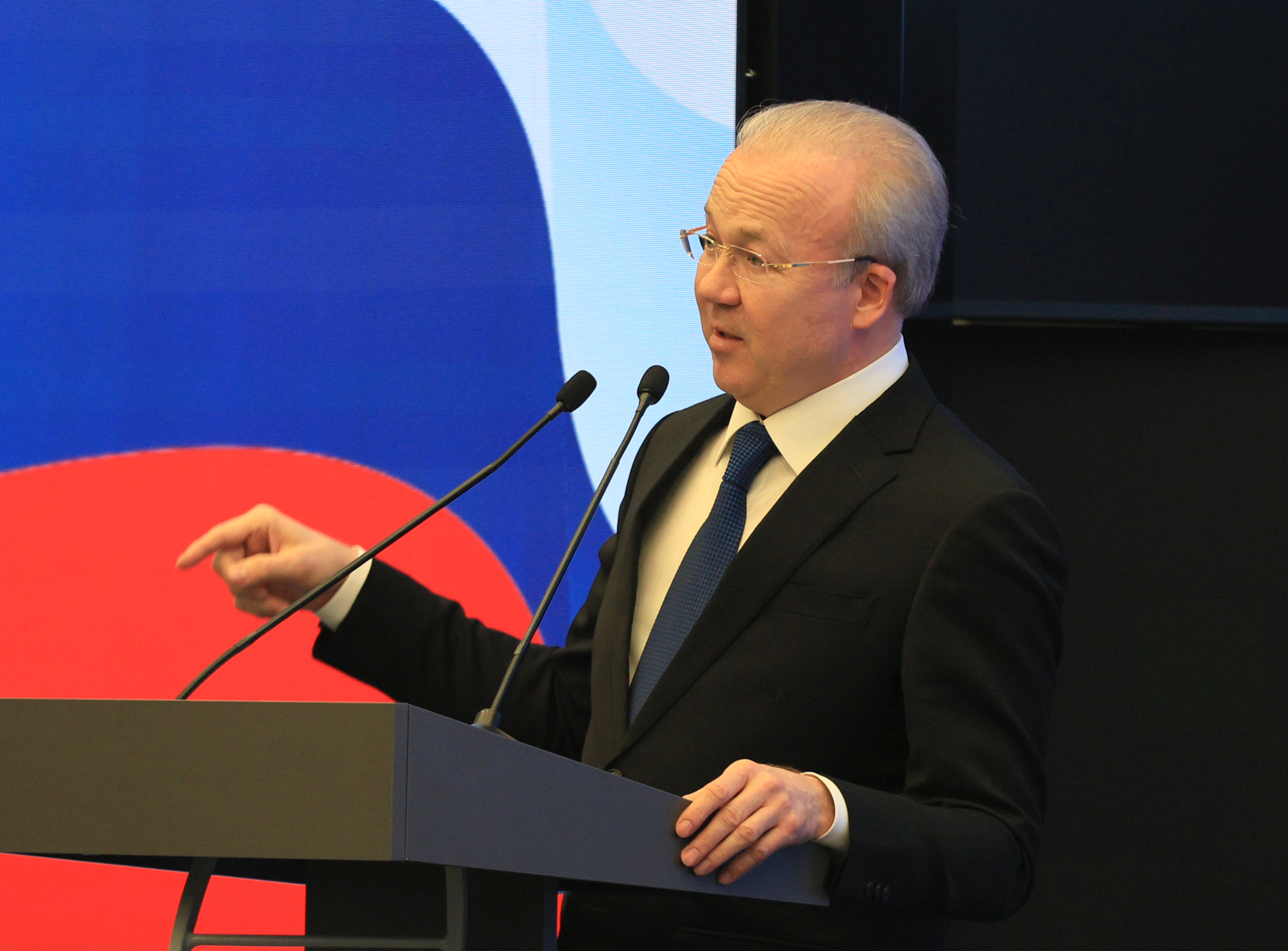 А. Назаров: "Региональная власть – мост между теорией права и жизнью человека"